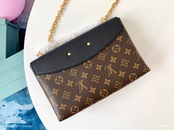 WIS LOUIS SAINT-PLACIDE VUITTON 1129